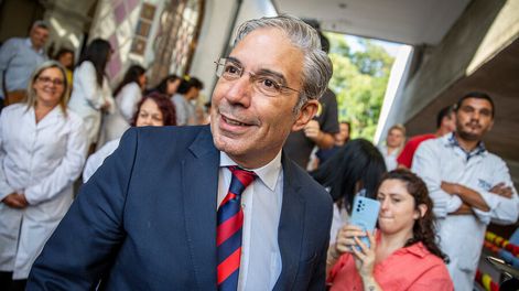 Robert Silva durante el comienzo de clases en la escuela Nº 24 de Joaquín Suárez en Montevdeo. Foto: Mauricio Zina / adhocFOTOS