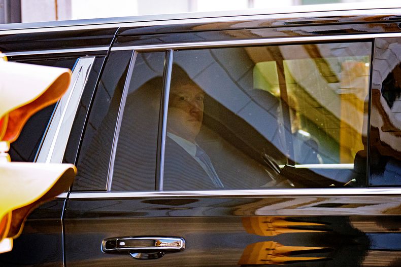 Mark Zuckerberg antes de testificar en un juicio en Washington contra Meta, 14 de abril de 2025