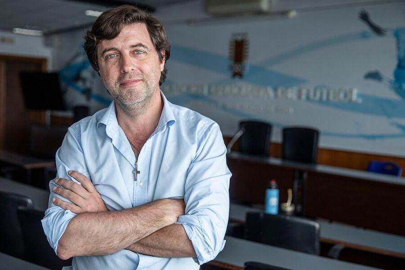 Ignacio Alonso en la sede de la Asociación Uruguaya de Fútbol
