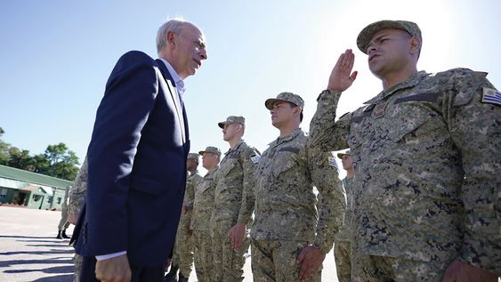 Javier García en enero, durante la despedida de efectivos que viajaron al Congo. Foto: Javier Calvelo / adhocFOTOS Javier García en enero, durante la despedida de efectivos que viajaron al Congo. Foto: Javier Calvelo / adhocFOTOS
