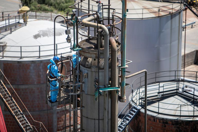 Vista de la refinería de petróleo durante la “parada técnica”