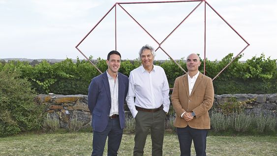 De HSBC: CFO Joaquín Squizano, presidente y CEO Constantino Gotsisy gerente de Banca Persona José Miranda. De HSBC: CFO Joaquín Squizano, presidente y CEO Constantino Gotsisy gerente de Banca Persona José Miranda.