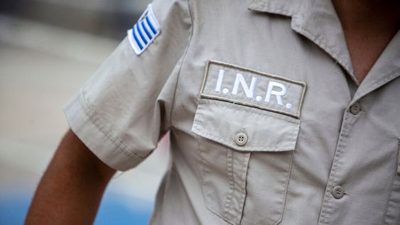 Operador penitenciario en la Cárcel de Santiago Vázquez, ex-Comcar. Foto: Mauricio Zina / adhocFOTOS Operador penitenciario en la Cárcel de Santiago Vázquez, ex-Comcar. Foto: Mauricio Zina / adhocFOTOS