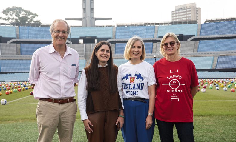 Cónsul honorario de Finlandia Andrew Cooper, directora de Cooperación Internacional del MEC Agustina Cabrera, embajadora de Finlandia en Argentina Nicola Lill Lindertz y Tarja Laaksonen, del Instituto Iberoamericano de Finlandia