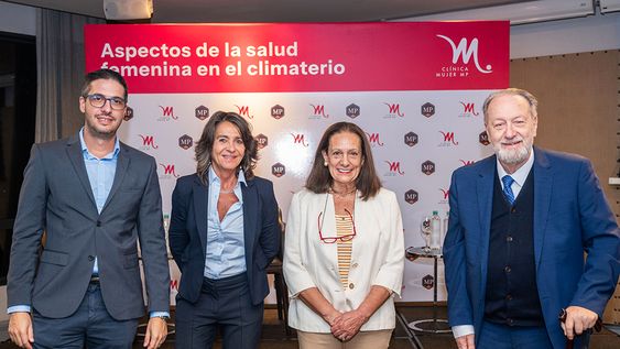 Doctor del Programa de Piso Pélvico de Clínica Mujer MP Rodrigo Martín, doctora del Programa de Climaterio de Clínica Mujer MP Paula Berro, doctora Maritza Busquets y doctor consultante en Ginecología MP Enrique Pons.
