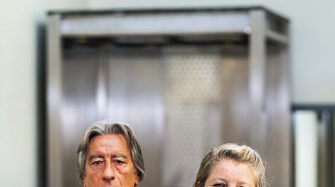 Eduardo Siragusa y Yenny del Pino posan para Trayectorias. Foto: Adrián Echeverriaga