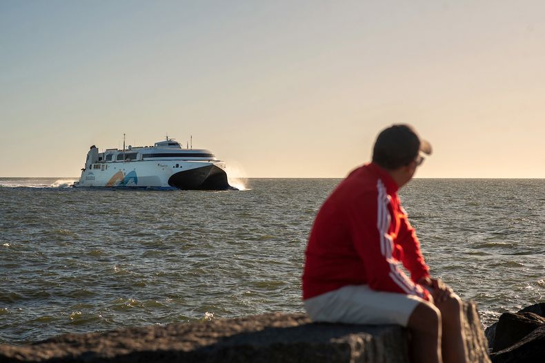 Los viajes de uruguayos a Argentina disminuyeron tras el fin de un país atractivo por la diferencia cambiaria