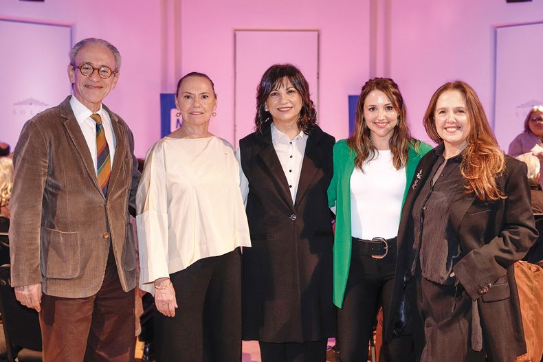 Director de la Comedia Nacional José Miguel Onaindia, Laura García Lorca de los Ríos, senadora Blanca Rodríguez, directora del Departamento de Cultura de la IM Débora Quiring y presidenta de la Fundación Amigos del Teatro Solís Laura Blois.