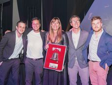 Mauricio Minchilli, José Pablo Trinajstich, María José Caponi y Mario Taglioretti, de Publicis Impetu, y Juan Roldós, Agencia del Año en la Campana de Oro