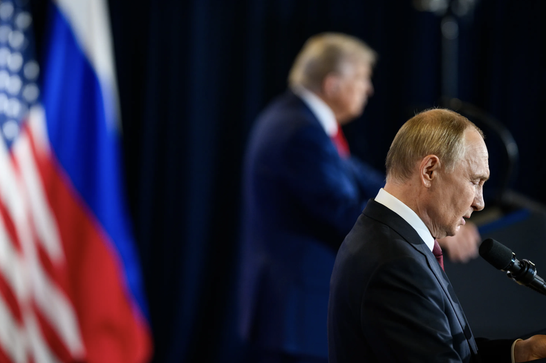 Donald Trump se reúne con Vladimir Putin en la base conjunta Elmendorf Richardson en Anchorage, Alaska, febrero de 2026.
