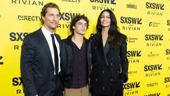 Matthew McConaughey asistió junto a su esposa Camila Alves y su hijo Levi al estreno mundial de The Rivals of Amziah King durante el Festival South by Southwest Matthew McConaughey asistió junto a su esposa Camila Alves y su hijo Levi al estreno mundial de The Rivals of Amziah King durante el Festival South by Southwest