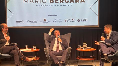 Mario Bergara, durante el ciclo Desayunos Búsqueda 