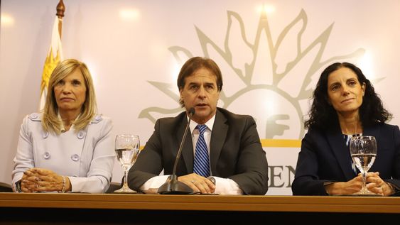 imagen de La “herencia” con claroscuros que recibe Lacalle Pou: ¿habrá golpes de timón a la política económica? imagen de La “herencia” con claroscuros que recibe Lacalle Pou: ¿habrá golpes de timón a la política económica?