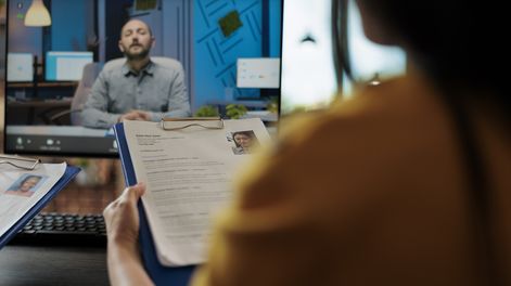 La demanda de empleo moderó su crecimiento en mayo, según la consultora Advice