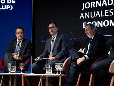Una mesa de las Jornadas de Economía del BCU de 2025.