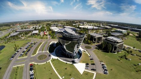 Varios gestores de portafolios operan desde enclaves como Zonamerica o las torres del WTC.