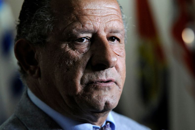 Desde 2009 Caram está bajo vigilancia del INC para verificar el cumplimiento de la obligación de trabajar en el predio, supervisar el trabajo y habitarlo