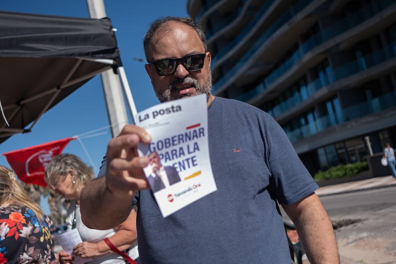 Charles Carrera en una volanteada de la lista 609 en el Puerto del Buceo