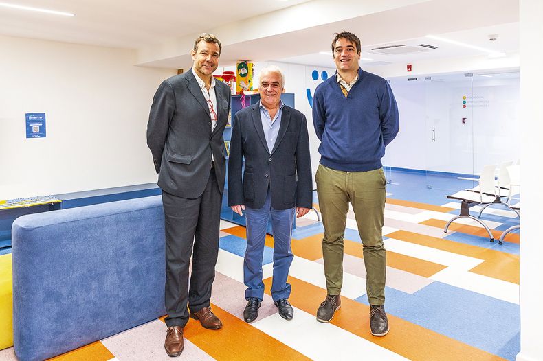 Secretario general de Creditel Guzmán Arregui, directivo de la Fundación Pérez Scremini Raúl Pochintesta y gerente general de Fundación Pérez Scremini Guzmán Nión