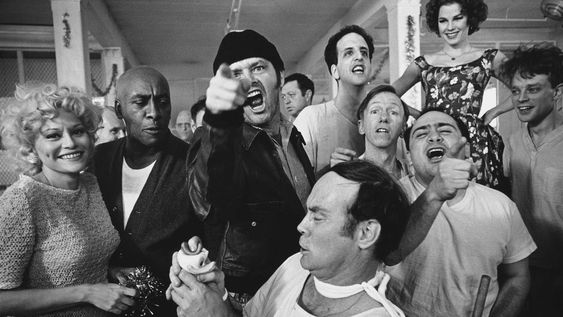 Jack Nicholson (centro) encabezó el elenco de Atrapado sin salida.