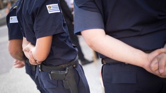 Efectivos de la Policía Nacional durante una actividad en Montevideo. Efectivos de la Policía Nacional durante una actividad en Montevideo.
