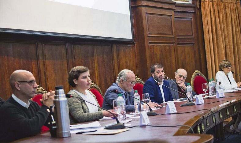 Actividad en el Paraninfo de la Universidad de la República por los 50 años del Golpe de Estado, con líderes partidarios y sindicales. Foto: Junta Departamental