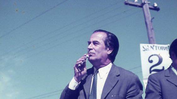 imagen de Vivir es combatir imagen de Vivir es combatir