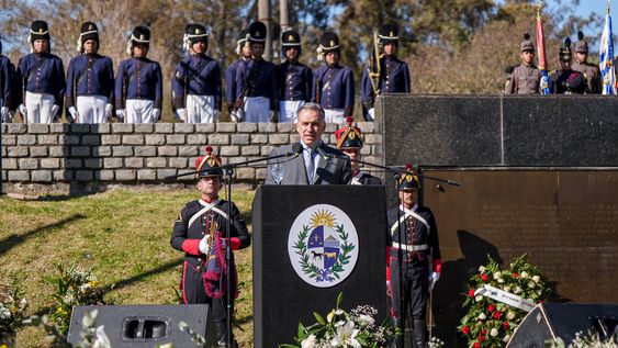 Yamandú Orsi en el acto oficial de la conmemoración del Bicentenario de la Declaratoria de la Independencia. Yamandú Orsi en el acto oficial de la conmemoración del Bicentenario de la Declaratoria de la Independencia.