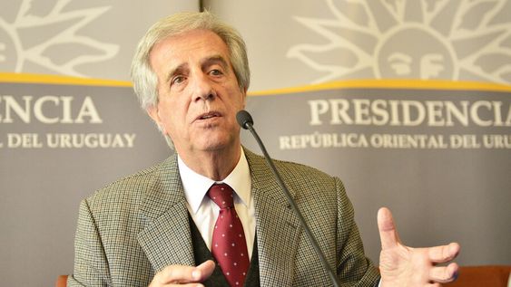 imagen de Siguiendo una estrategia similar a la de su primer período, Vázquez refuerza la comunicación del gobierno y defiende sus “logros” imagen de Siguiendo una estrategia similar a la de su primer período, Vázquez refuerza la comunicación del gobierno y defiende sus “logros”