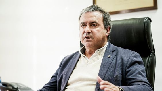 Raúl Lozano en su despacho del Ministerio de Vivienda. Foto: Javier Calvelo, adhocFOTOS Raúl Lozano en su despacho del Ministerio de Vivienda. Foto: Javier Calvelo, adhocFOTOS