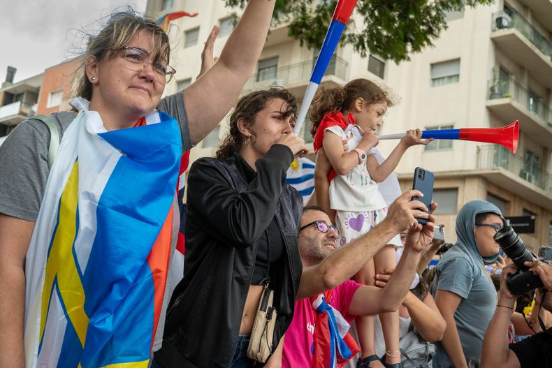 Frenteamplistas celebrando durante la asunción del presidente Yamandú Orsi y la vicepresidenta Carolina Cosse.&nbsp;