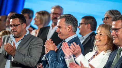 Yamandú Orsi durante la presentación del nuevo gabinete de gobierno en el Ballroom del Hotel Radisson en Montevideo.