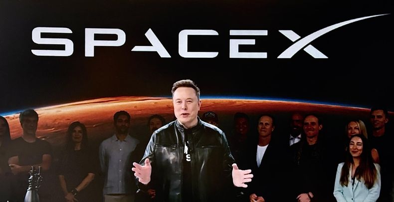 Captura de video tomada de una publicación en la cuenta oficial en X @Nasdaq que muestra al magnate Elon Musk hablando durante la salida a la bolsa de su compañía SpaceX.