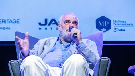 Búsqueda | Pablo Atchugarry en la Sala Magnolio conversando con Búsqueda. Fotos: Valentina Weikert