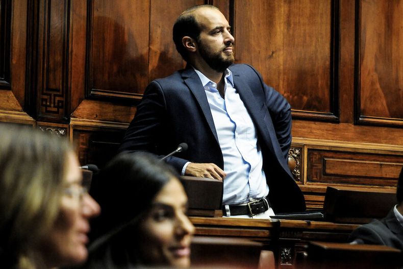 imagen de Tras sacar una “mochila” de su espalda, sector de Amado negocia cómo sumarse a la “nueva fuerza política” que impulsa Mieres