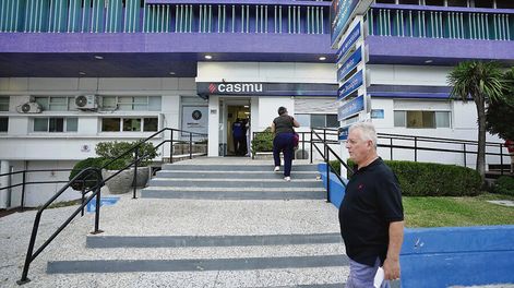 Ingreso a policlínica del Casmu por avenida Luis Alberto de Herrera. Foto: Javier Calvelo, adhocFOTOS