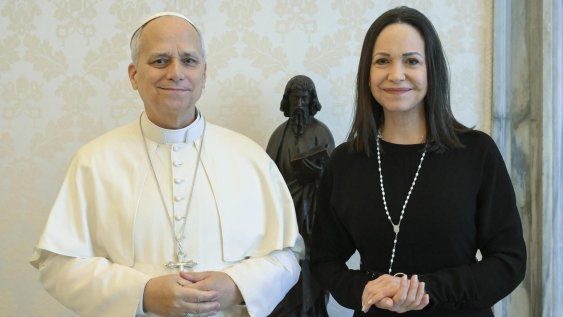 El papa León XIV reunido con María Corina Machado, líder de la oposición venezolana y ganadora del Premio Nobel de la Paz 2025, en la Ciudad del Vaticano, el 12 de enero de 2026. El papa León XIV reunido con María Corina Machado, líder de la oposición venezolana y ganadora del Premio Nobel de la Paz 2025, en la Ciudad del Vaticano, el 12 de enero de 2026.
