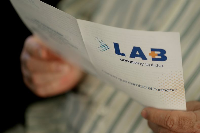 Presentación de Lab+Venture Builder en el Instituto Pasteur en Montevideo