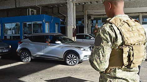 Los pasos de fronteras sumaron personal militar en la vigilancia desde esta semana. Foto: Dirección Nacional de Aduanas