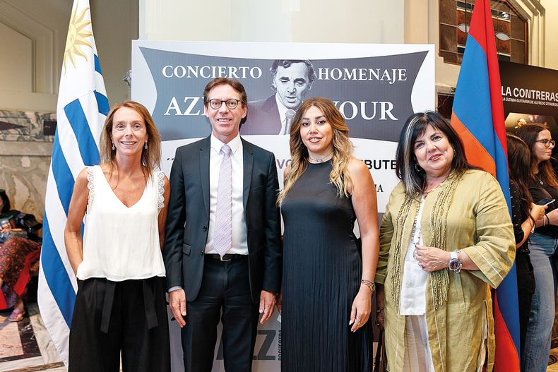 Directora de la Sala Zitarrosa Cecilia Canessa, embajador de Francia Jean-Paul Seytre, embajadora de Armenia Mariam Gevorgyan y directora de Cultura de la Intendencia de Montevideo María Inés Obaldía