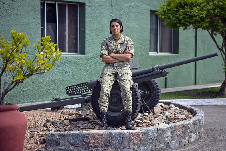 Ana Lucas, que estará dos años al frente del Batallón Florida, cree que el Ejército tiene “camino para andar” en reformas para la mujer. Foto: Nicolás Garrido
