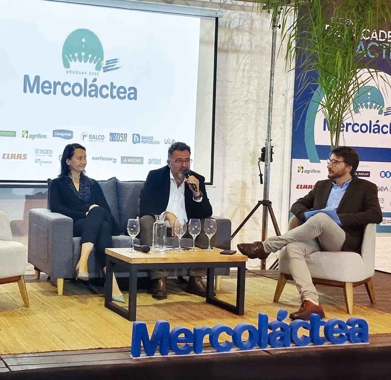 La ministra interina de Relaciones Exteriores, Valeria Csukasi; el ministro interino de Ganadería, Agricultura y Pesca, Matías Carámbula; y el director nacional de Industria, Adrián Míguez en Mercoláctea Uruguay