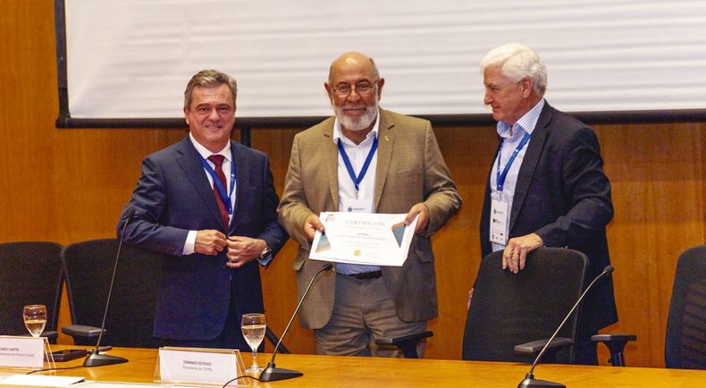 El presidente del IPC, Ricardo Santín; el presidente de Cupra, Domingo Estévez; y el director ejecutivo de Cupra, Federico Stanham.