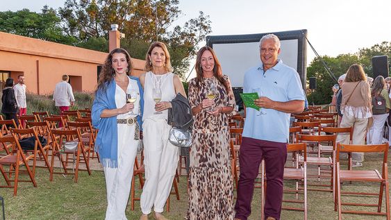 María Antonina y Verónica Ayres con Luciana Mara y Juan Alonso