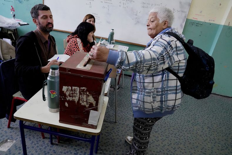 Durante la votación en las elecciones departamentales y municipales, en el Circuito 1844 del Liceo Francisco Bauzá en Montevideo