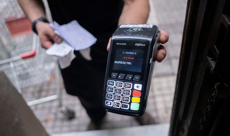 El cobro rápido es uno de los atributos que los comerciantes destacan frente al efectivo, aunque la mitad sigue prefiriendo recibir cash