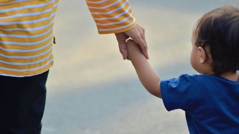 imagen de Cambios al régimen de adopciones pueden producir un “comercio” de niños, advierten el Frente Amplio y el sindicato del INAU