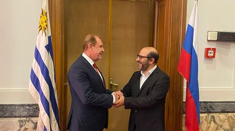 Embajador de la Federación Rusa, Andrey Budaev, y el presidente de la Cámara de Diputados, Sebastián Valdomir