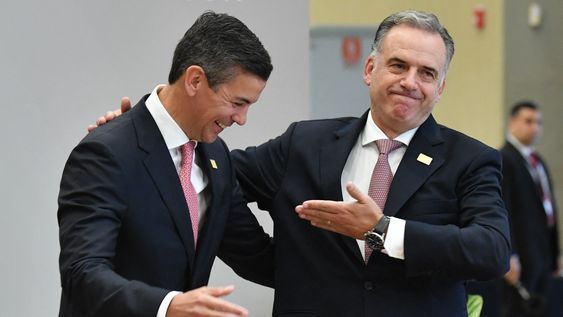 Presidente de Uruguay, Yamandú Orsi, es recibido por su par de Paraguay, Santiago Peña, durante la Cumbre de Presidentes del Mercosur Presidente de Uruguay, Yamandú Orsi, es recibido por su par de Paraguay, Santiago Peña, durante la Cumbre de Presidentes del Mercosur