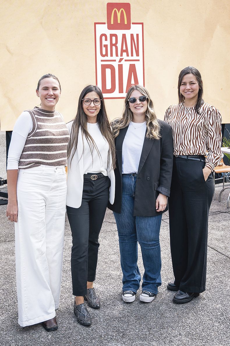 Belén Savariz, Vanessa Béssero, Juliana Cabula y Tania Serres.